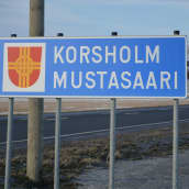 skylt med texten korsholm - Mustasaari