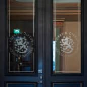 Korkeimman oikeuden sisäänkäynti Helsingin Kauppatorilla