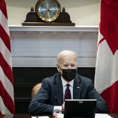 Yhdysvaltain presidentti Joe Biden keskusteli etäkokouksessa Kanadan pääministeri Justin Trudeaun kanssa.