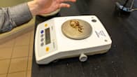 Gold jewelry gets weighed on a scale. 