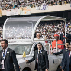 Paavi Franciscus vierailulla Kinshasassa.