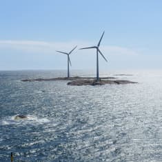 Tuulivoimaloita toimii Lilla Båtskärin saarella Ahvenanmaalla.