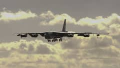 Yhdysvaltain ilmavoimien B-52 -pommikone ilmassa.