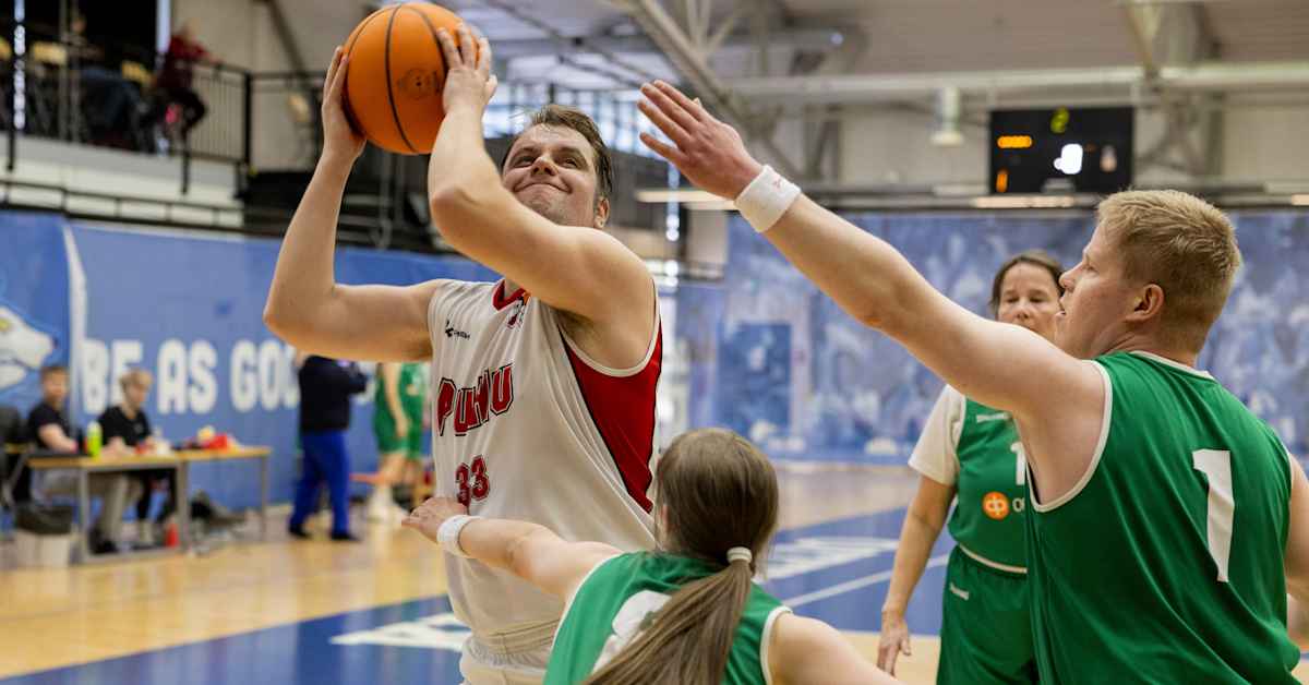 Lotta Aaltonen saa kehuja, kun hän käy korisharkoissa kehitysvammaisten kanssa – ”En ole hyväntekijä”