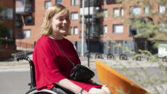 Vammaiset ihmiset jäävät usein sodan jalkoihin, kertoo vammaisaktivisti ja toimittaja Sanni Purhonen Ylen 8 minuuttia -ohjelmassa.