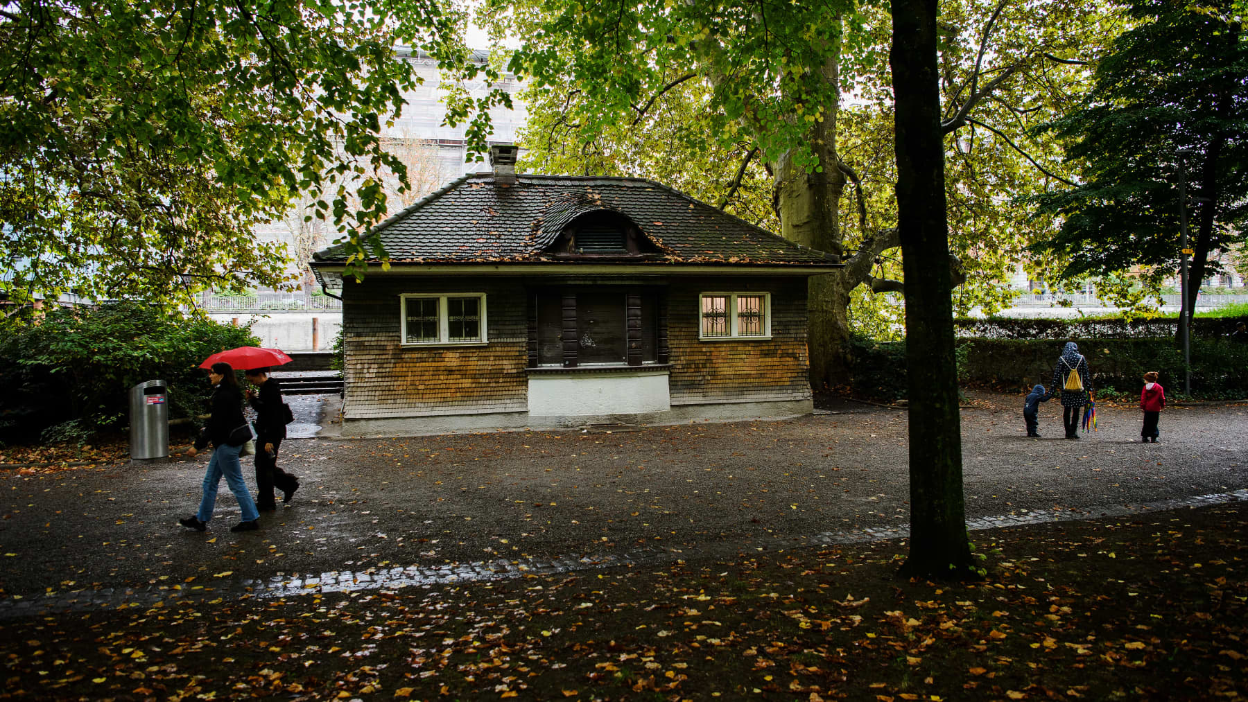 Näkymä Zurichin Platzspitz-puistoon.