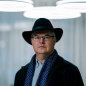 Lasse Lehtonen hattu päässä.