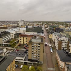 Oulun kaupunkia kuvattuna droonilla.