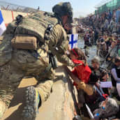 Suomalaisjoukot osallistuivat evakuointioperaatioon Kabulin lentokentällä elokuussa. 
