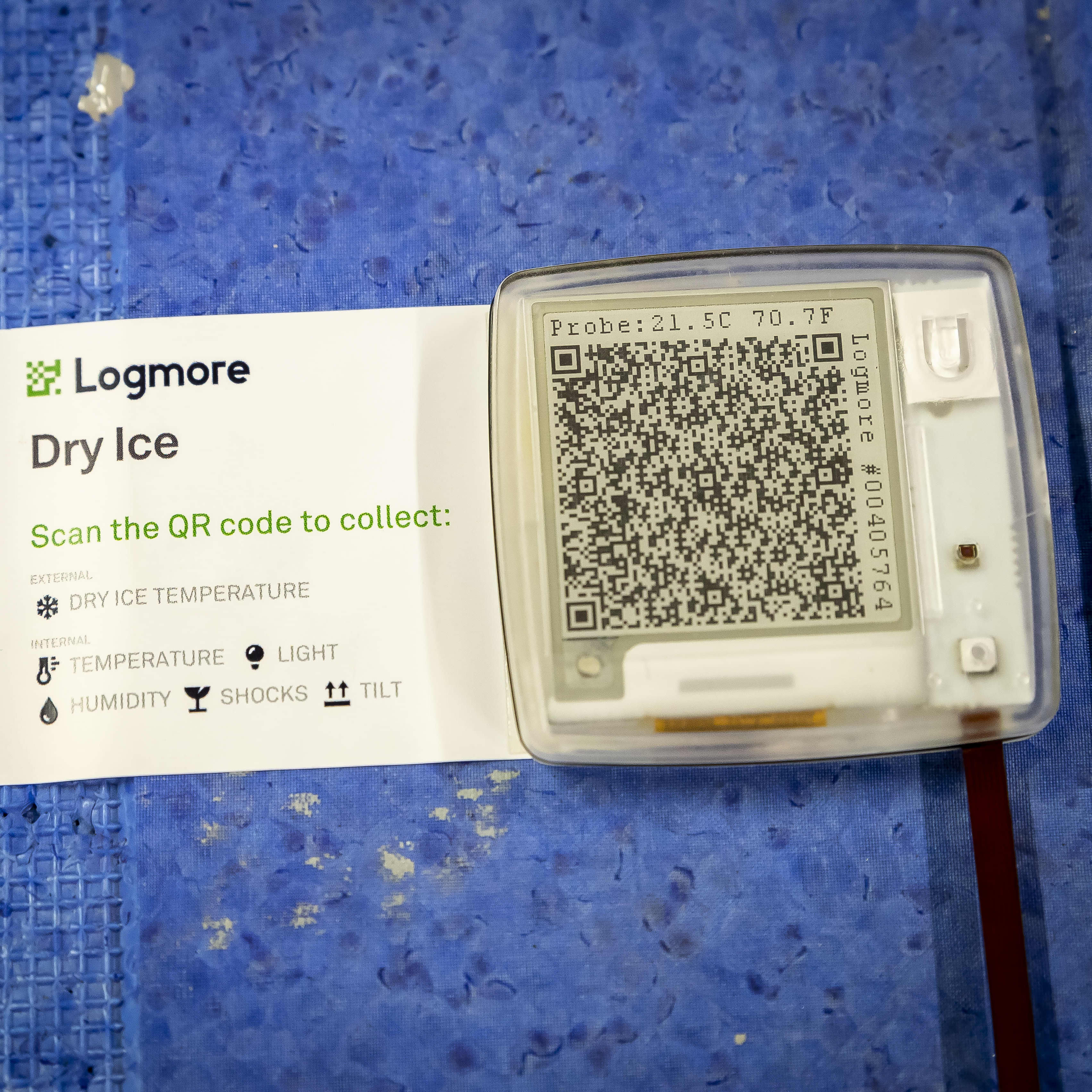 Loggeri eli tiedonkeruulaite, jossa näkyy QR-koodi.