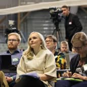 Iiris Suomela, Maria Ohisalo ja Krista Mikkonen Vihreiden puoluekokouksessa Joensuussa.