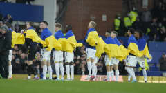 Evertonin pelaajat osoittivat tukensa Ukrainalle lauantain ottelussa.
