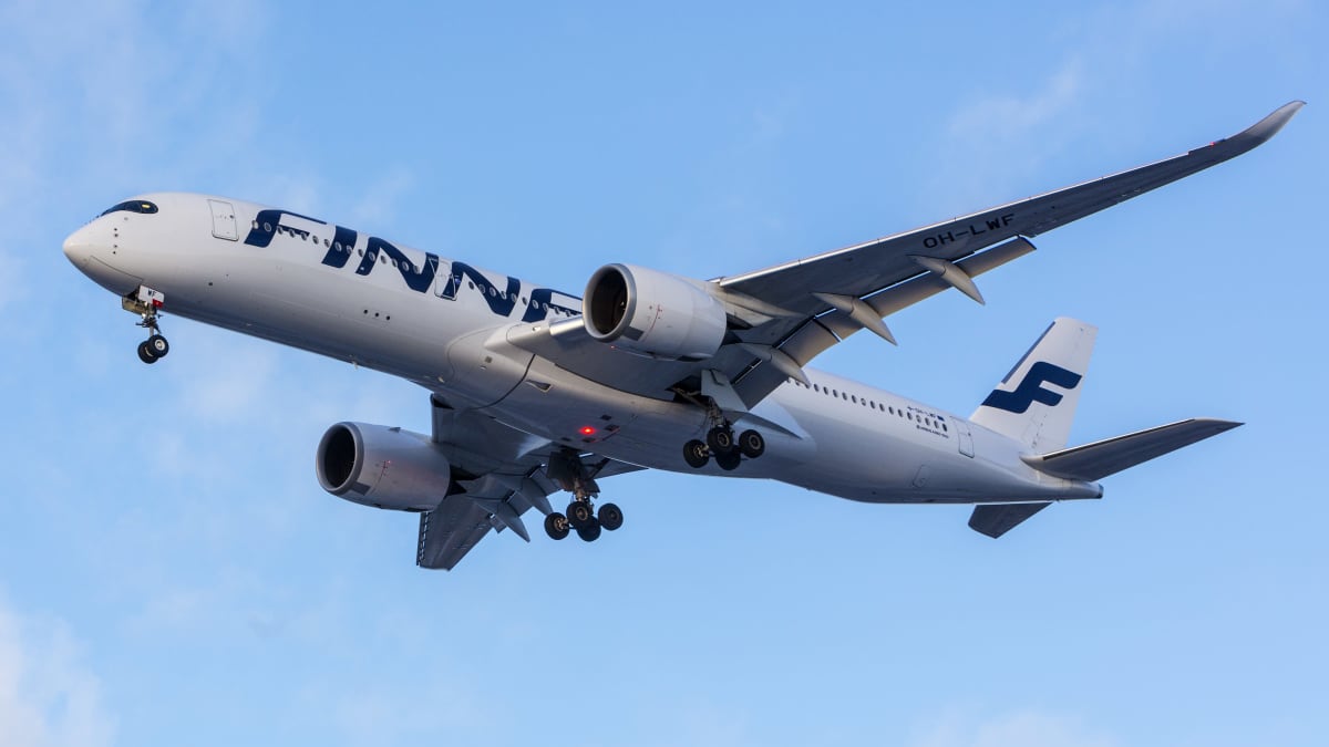 Ett Finnair-flyg i luften.