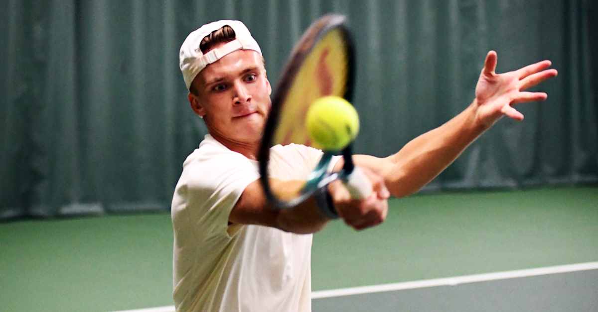 Tonårsproffset Linus Lagerbohm reser jorden runt för tennisen
