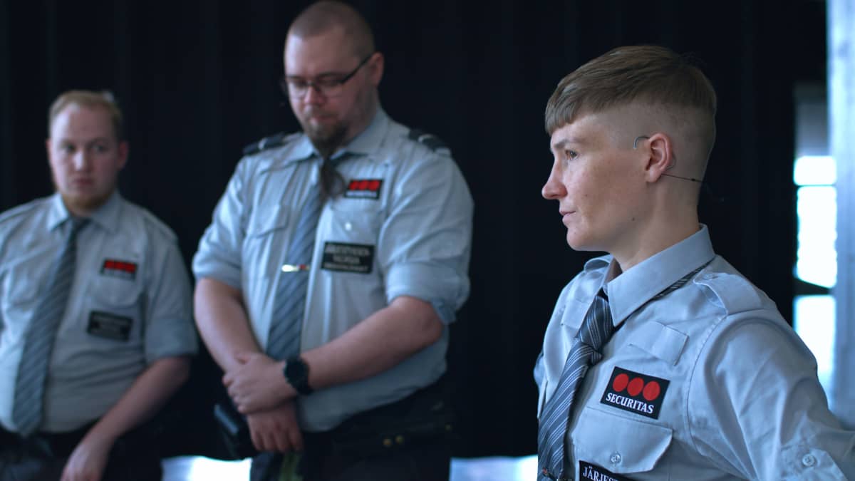 Kolme vartijaa.