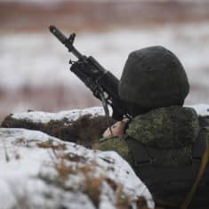 Venäläinen sotilas osallistuu taisteluharjoituksiin Moskovan alueella 13. joulukuuta 2022.