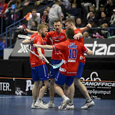 Classic juhli 10-3-vierasvoittoa salibandyn miesten F-liigan 6. loppuottelussa Espoossa 7. toukokuuta 2025.