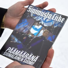 Sinumusta liikkeen vaalimainos.