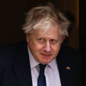 Boris Johnsonin palli heiluu, jo kolmas ministeri erosi – suora lähetys Britannian parlamentin kyselytunnilta