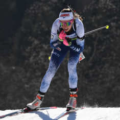 Heidi Kuuttinen åker skidor.