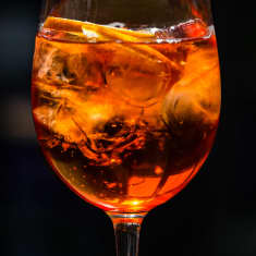 Aperol spritz -drinkki.