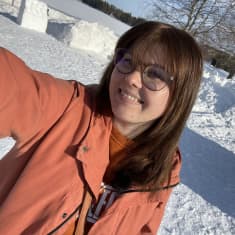 Katariina Isoaho ottaa selfien.