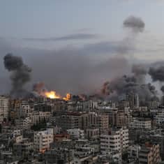 Savu nousee Israelin ilmaiskun jälkeen Gazassa.