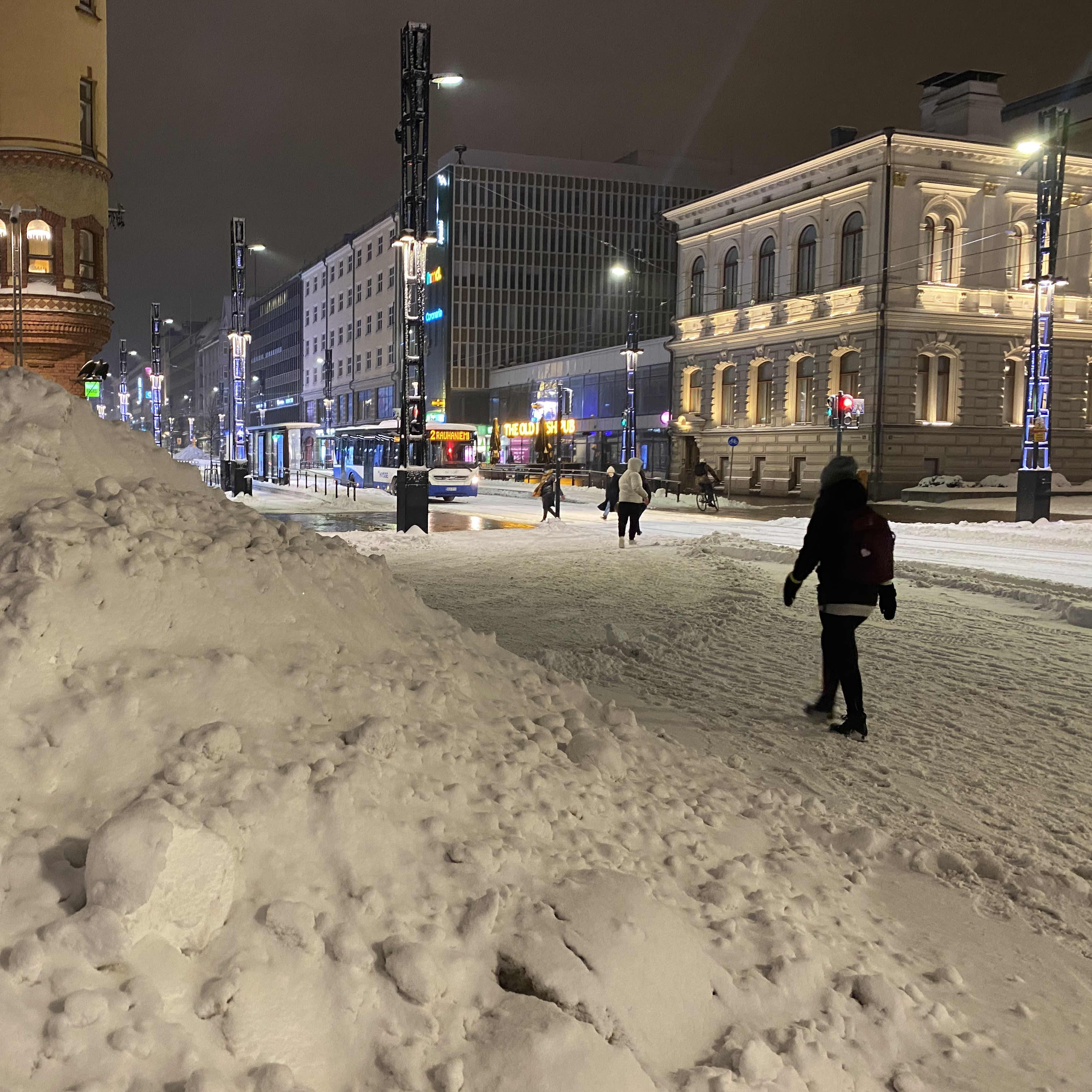 Talvinen katu Tampereella.