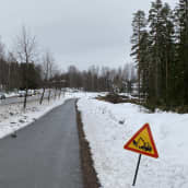 Lappeenrannassa Helsingintien ja Skinnarilankadun risteyksessä on alkanut uuden leveän kevyen liikenteen tien rakennustyö, jonka vuoksi puita on jo poistettu alueelta.