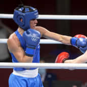 Mira Potkonen ja Maiva Hamadouche kohtasivat Tokion olympialaisten nyrkkeilykehässä.