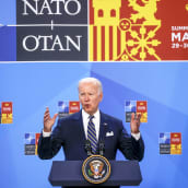 Biden: Putin halusi Naton suomettumista, mutta sai Suomen natoutumisen