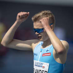 Eemil Helander tuulettaa alle 23-vuotiaiden EM-hopeaa 5000 metrin juoksussa.
