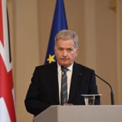 Sauli Niinistö lehdistötilaisuudessa. 