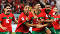 Marockanska spelare firar Achraf Hakimis mål.