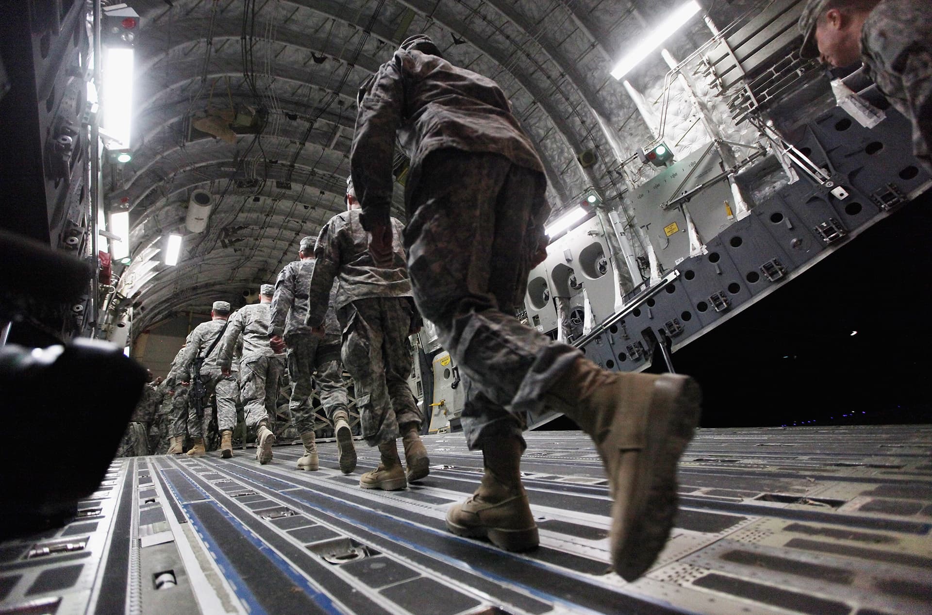 Amerikkalaiset sotilaat lähdössä Irakista Camp Adderissa joulukuussa 2011.