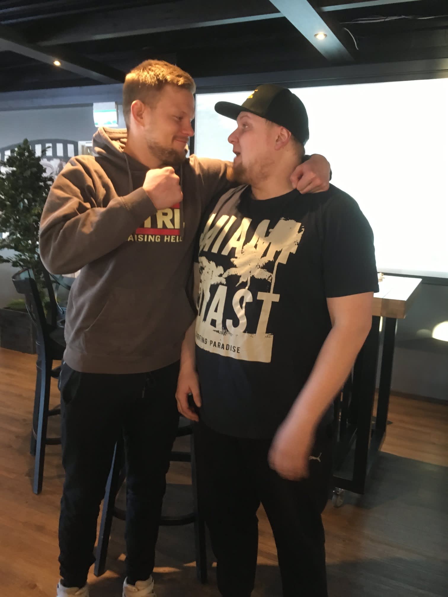 Aleksi Nurminen ja Sami Makkonen räppäävät X Factor -ohjelmassa