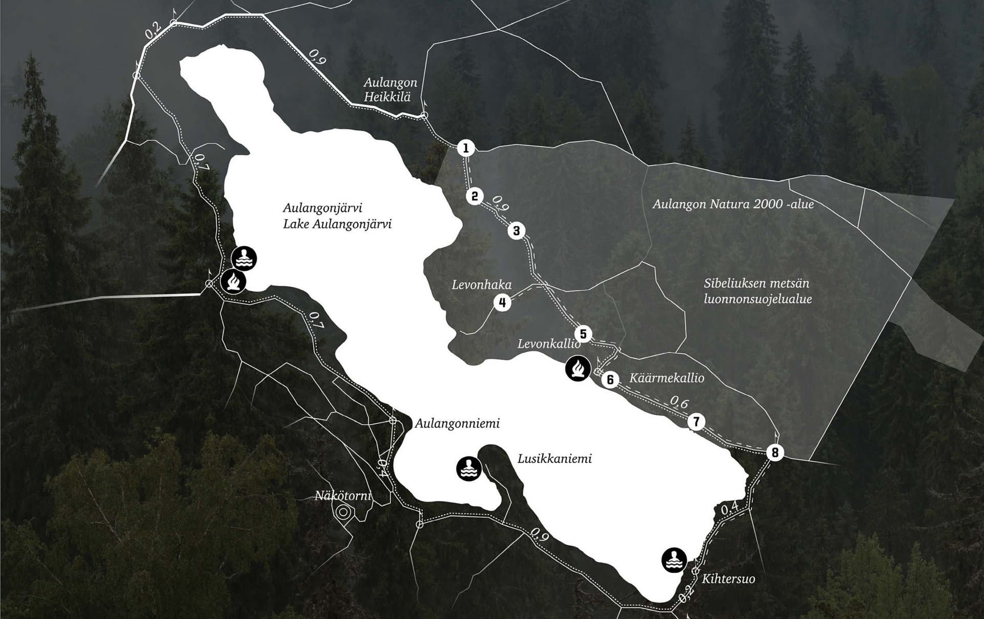 Karttagrafiikka Sibeliuksen Metsän luonnonsuojelualueesta, taustalla metsäkuva