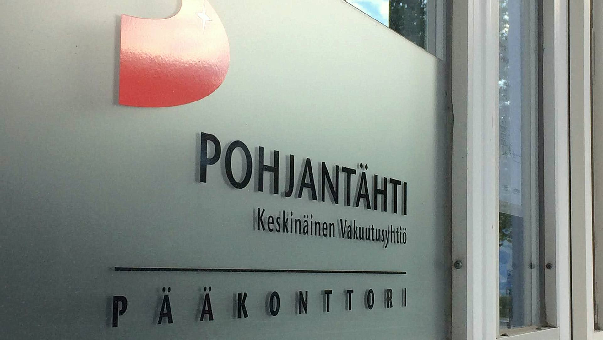 Vakuutusyhtiö Pohjantähden pääkonttorin ovi Hämeenlinnassa