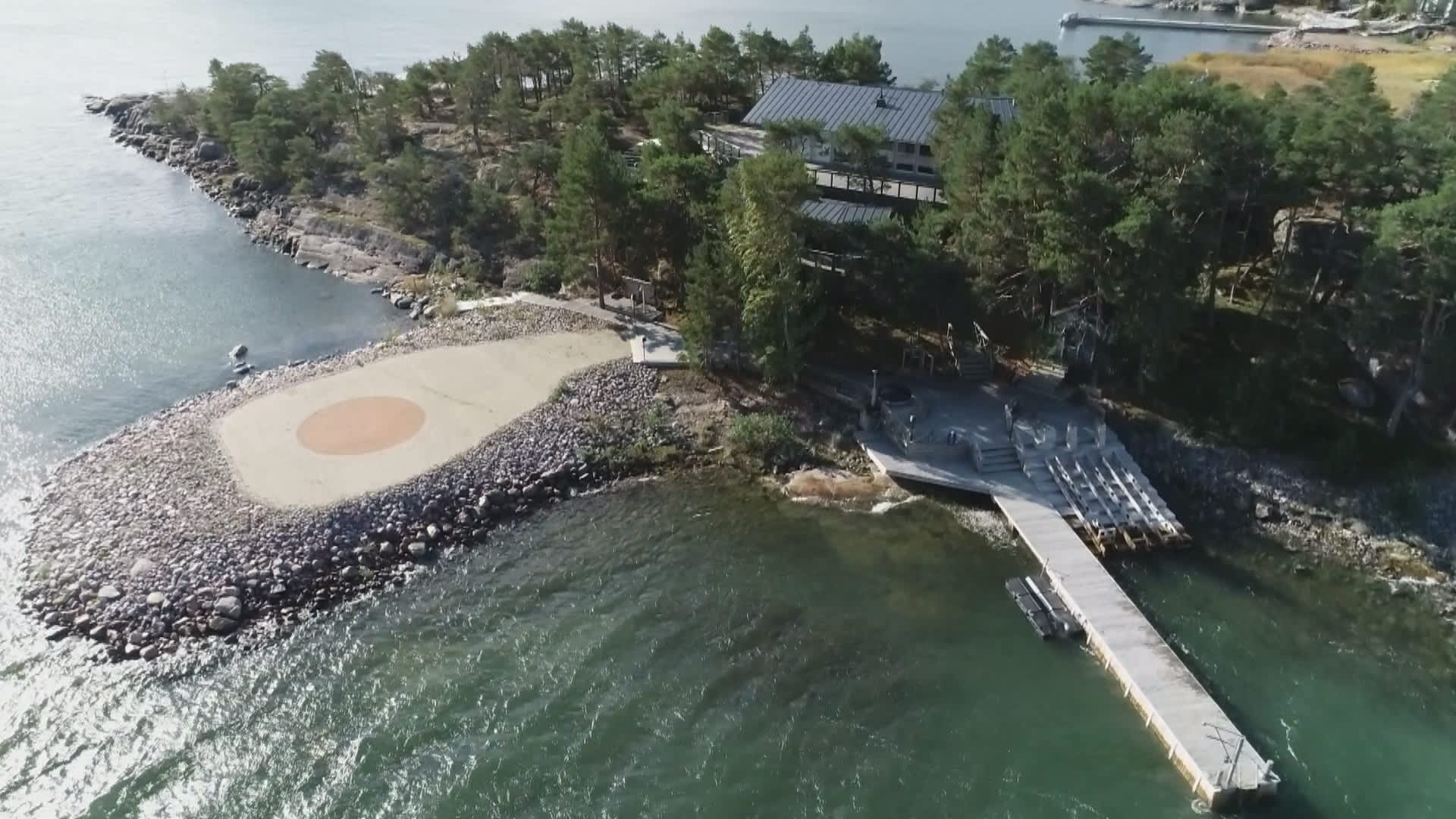 Airiston Helmi -yrityksen omistama Säkkiluoto kuvattuna ilmasta.