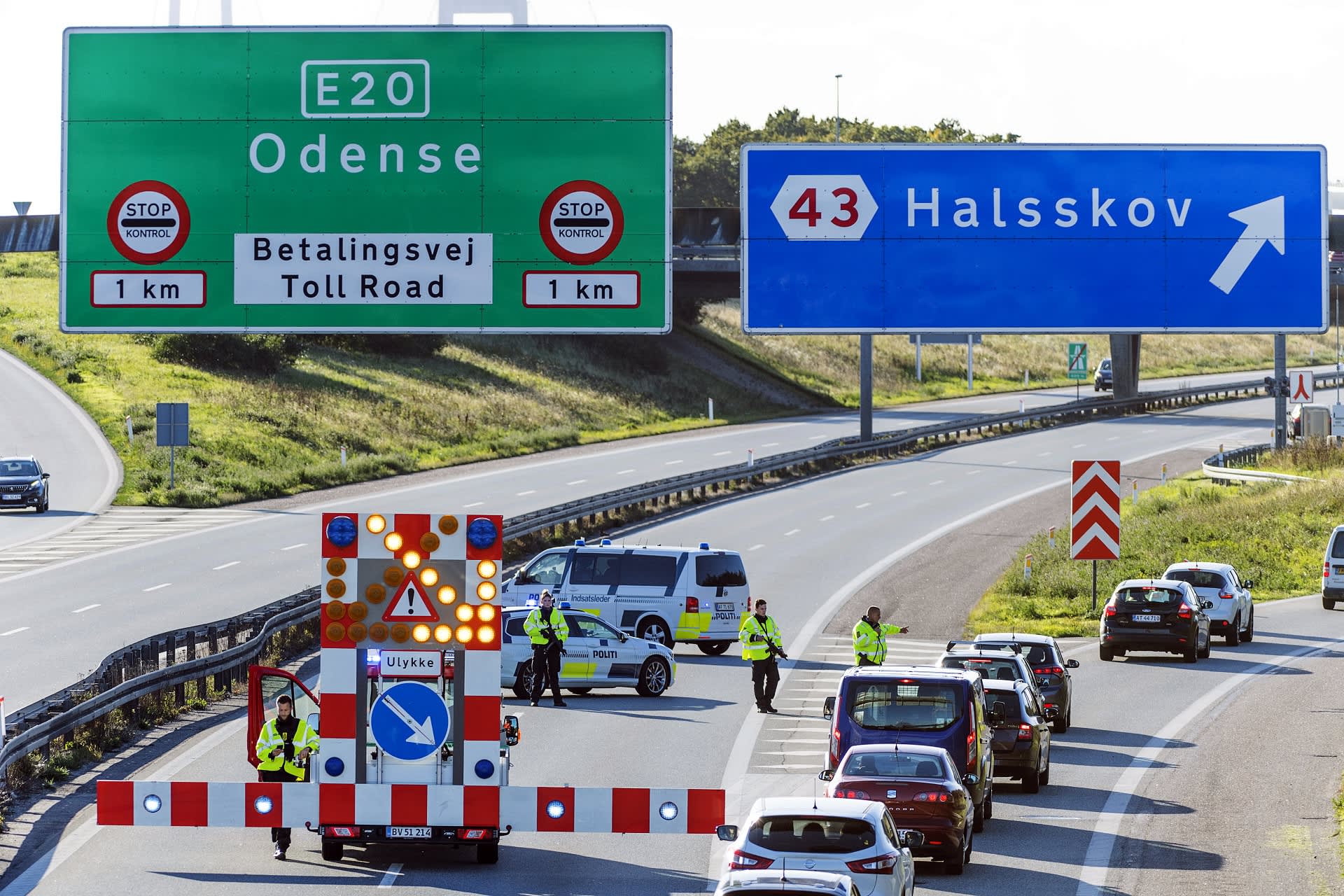 Poliisi sulki moottoritien liikenteeltä Tanskassa perjantaina 28. syyskuuta.
