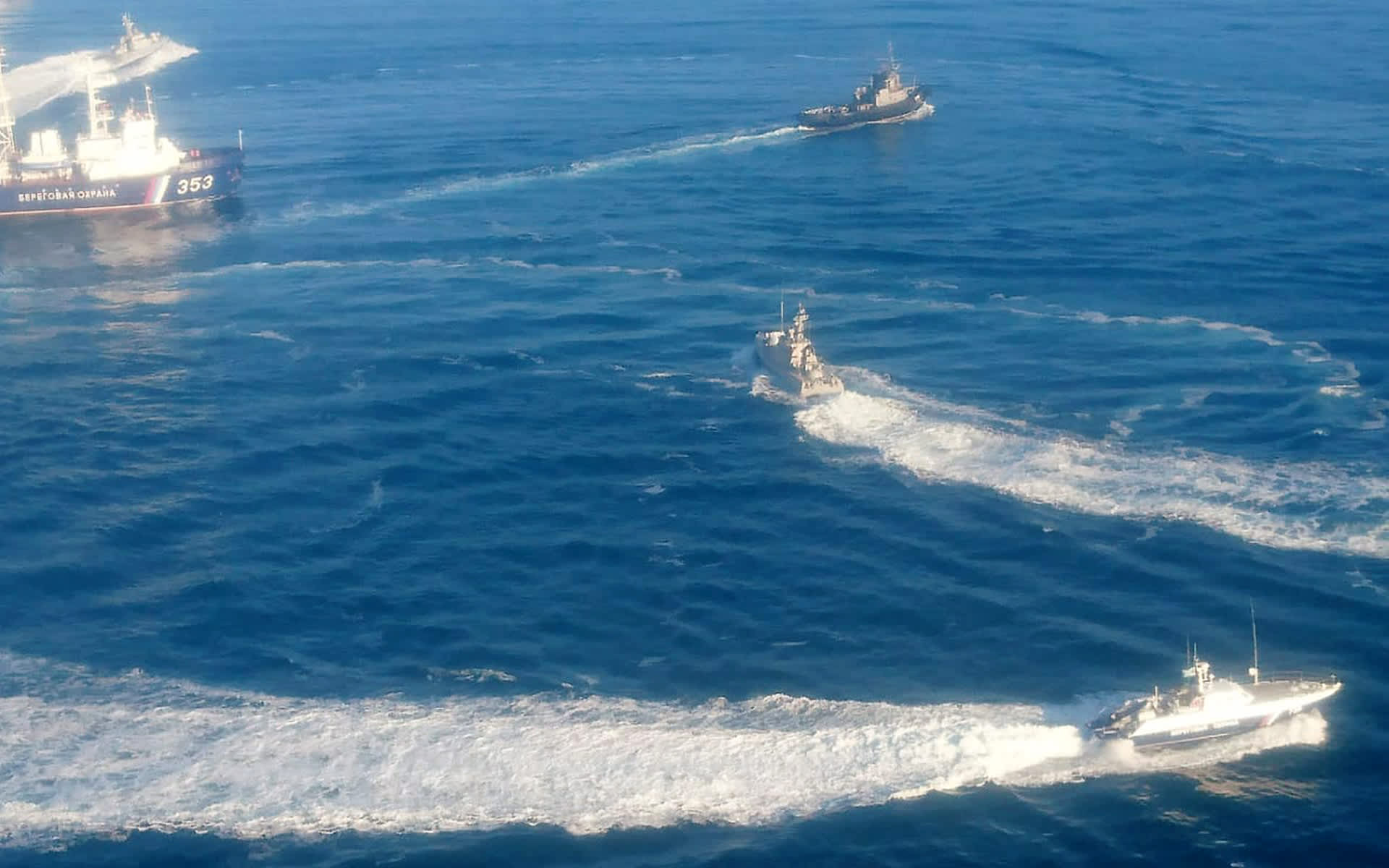 Ukrainan laivaston veneitä menossa kohti Kertšinsalmea 25. marraskuuta.