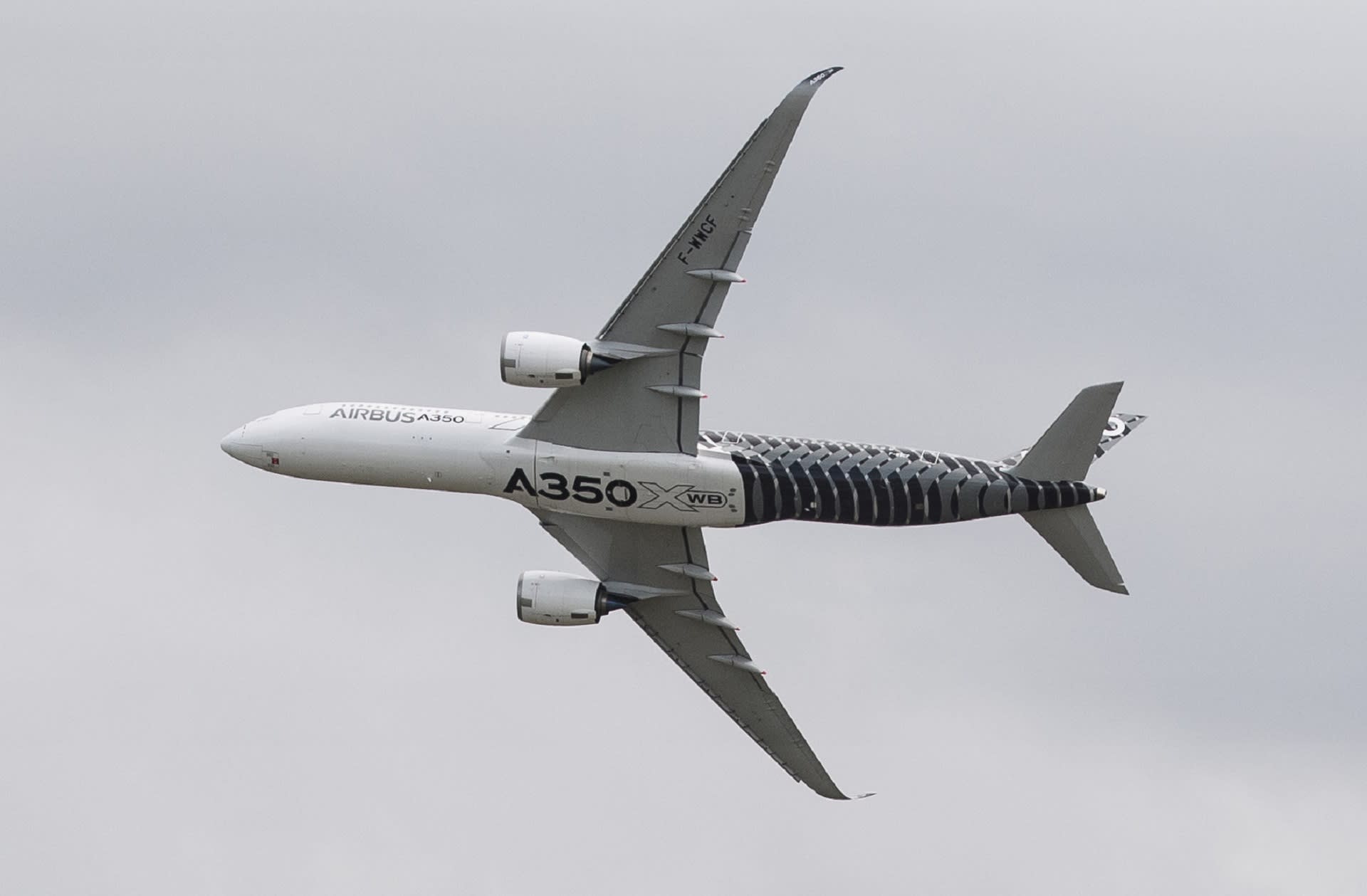 Airbus A350 -kone Berliinin ilmailunäytöksessä.