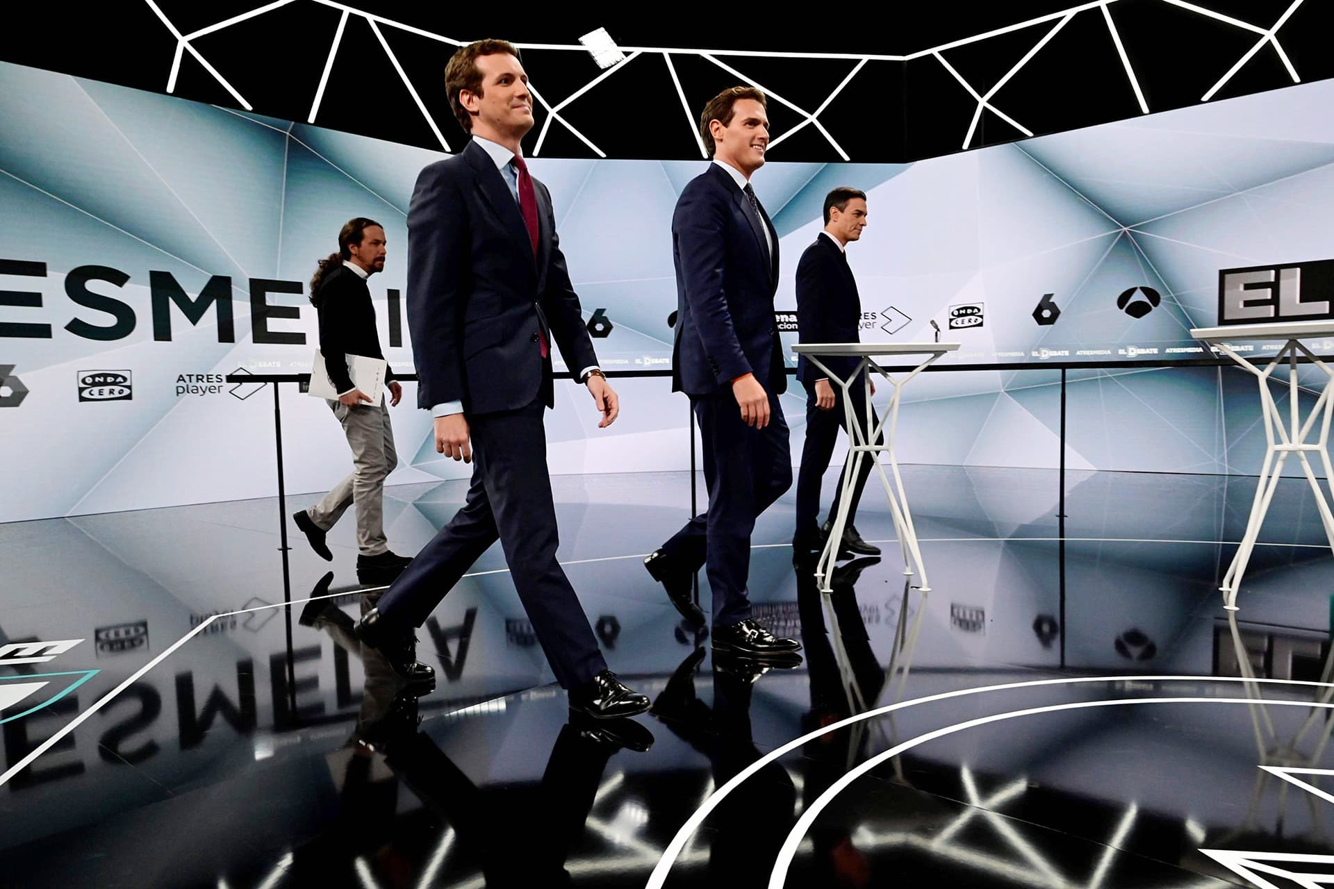 Pablo Iglesias, Pablo Casado, Albert Rivera, Pedro Sanchez saapumassa televisioituun keskusteluun 23. huhtikuuta Madridissa.