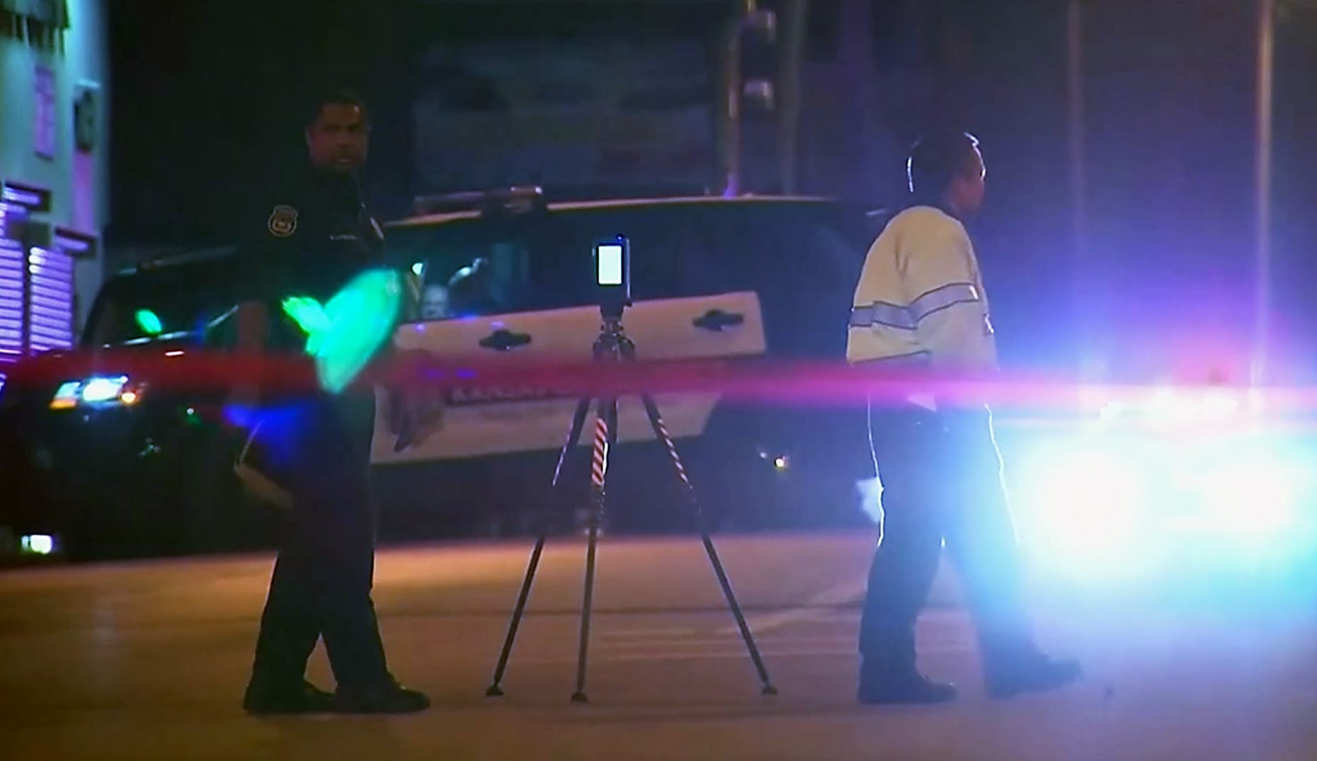 Poliiseja ammuskelupaikalla Kansas Cityssä.