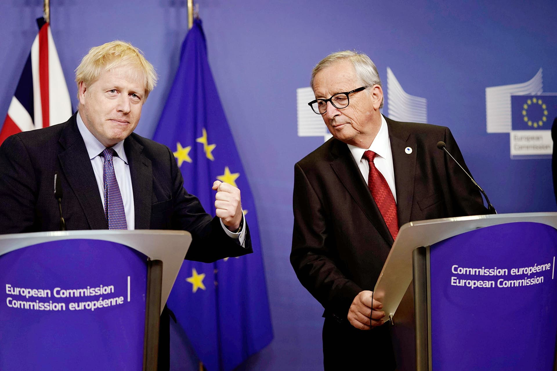Boris Johnson ja Jean-Claude Juncker EU:n huippukokouksen tiedotustilaisuudessa. 