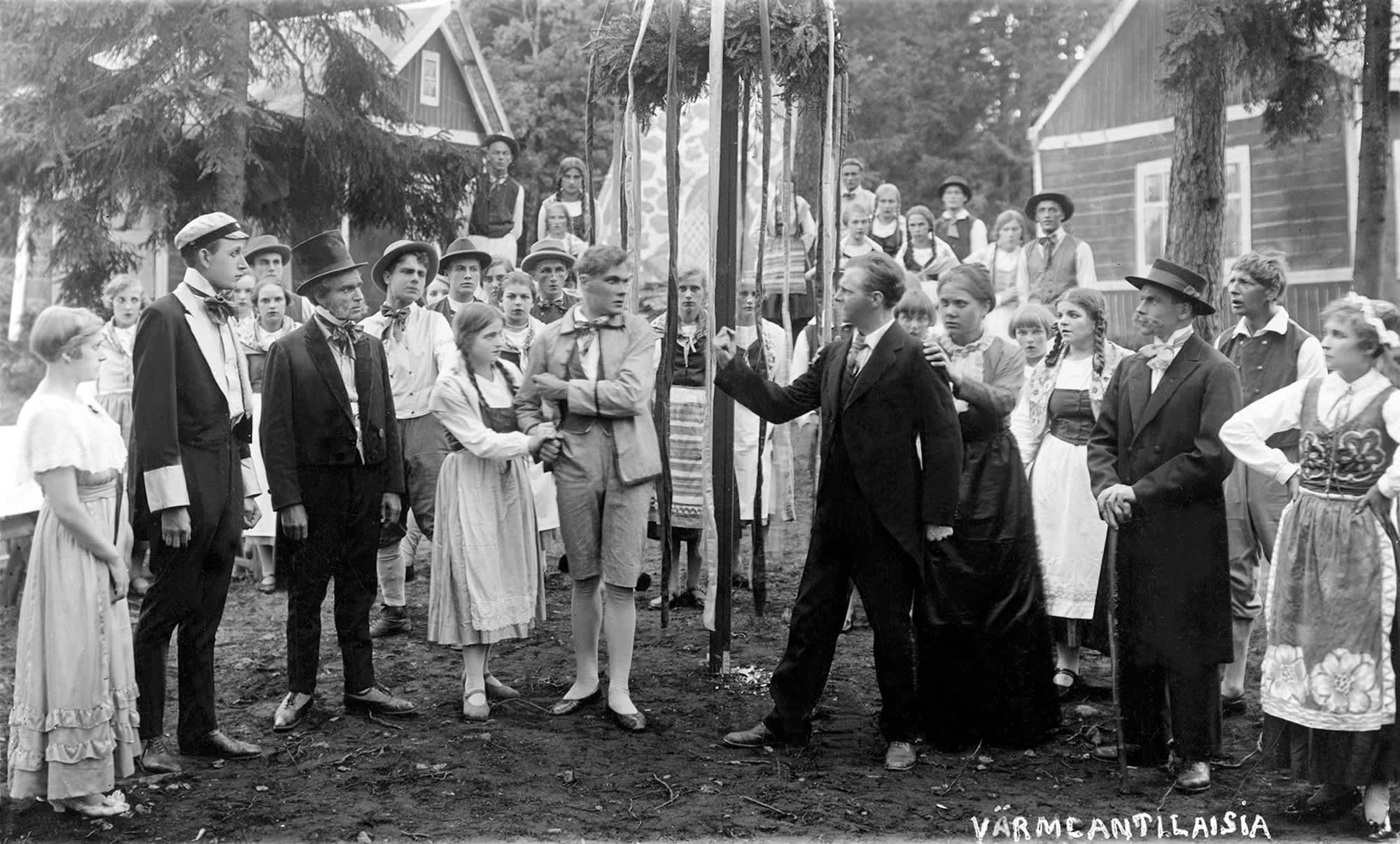 Helsingin Työväen näyttämön esitys Vermlantilaisia Vallilan ulkoilmateatterissa 1927