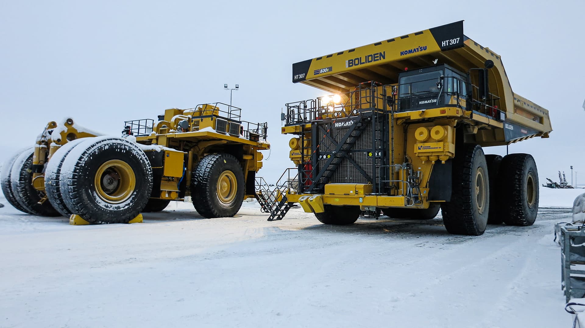 Kevitsan kaivokselle on hankittu uusia valtavan kokoisia kaivosautoja