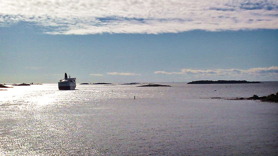 Ruotsinlaiva Saaristomerellä.