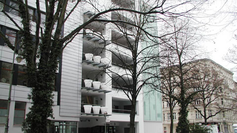 Moderni kerrostalo Berliinin Kreuzbergissä.