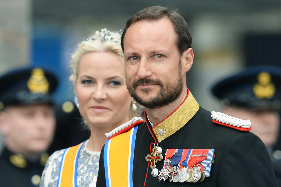 Norjan kruununprinssi Haakon ja prinsessa Mette-Marit osallistuivat kruunajaistilaisuuteen .